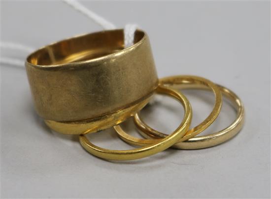 Six assorted wedding bands including 22ct gold, 10ct gold and 9ct gold.